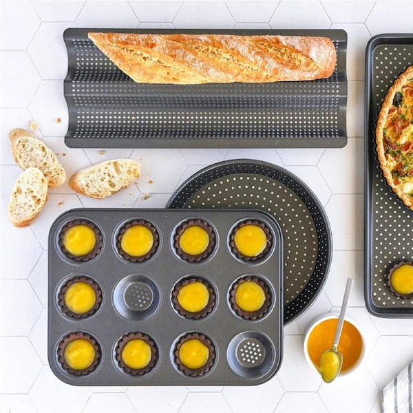 Perfect Crust Non-Stick 12-Cup Shallow Baking Pan 32X24X0.4cm Bakemaster