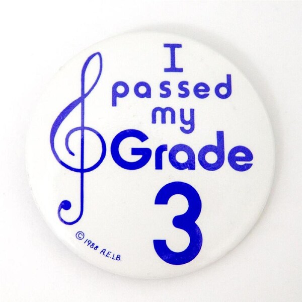 Badge 55mm I Passed My Grade 3 - White Circular Badge with Blue and Red Printing