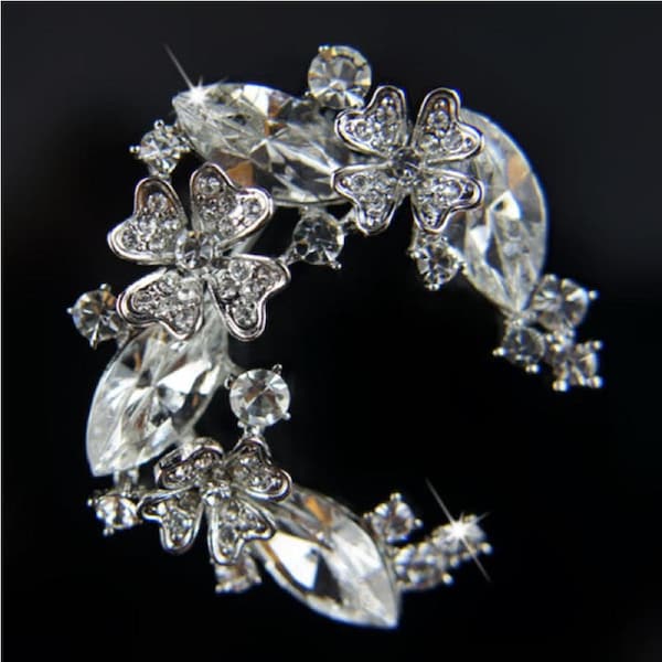 18k white Gold plated Diamond simulant wth crystals solid brooch pin