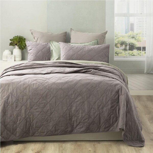 Renee Taylor Attwood VT Super King Bed Quilted Coverlet Stone Washed Cotton CHCL