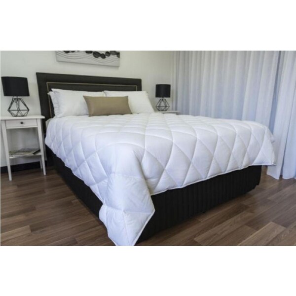 King Alliance Plush Quilt + Belissimo Quilt Protector