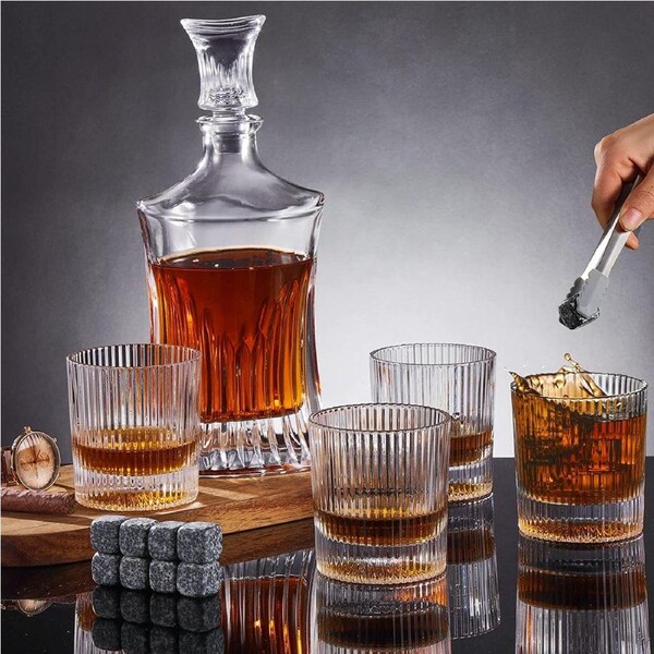 Whisky Decanter and Set of 4 Whiskey Glasses for Spirits, Bourbon, Scotch