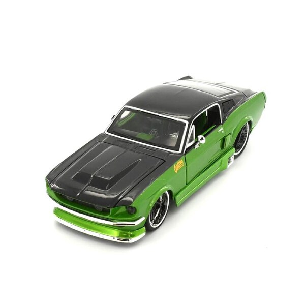 Maisto Licensed 1:24 Scale A Line Design Ford Mustang GT 1967 Diecast Model Car Green