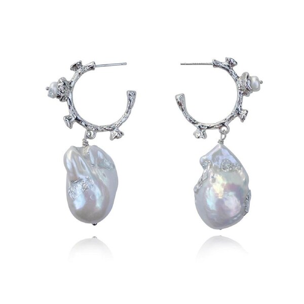 Culturesse Francoise Pearls Rhodium Plating Baroque Drop Fashion Earrings Silver