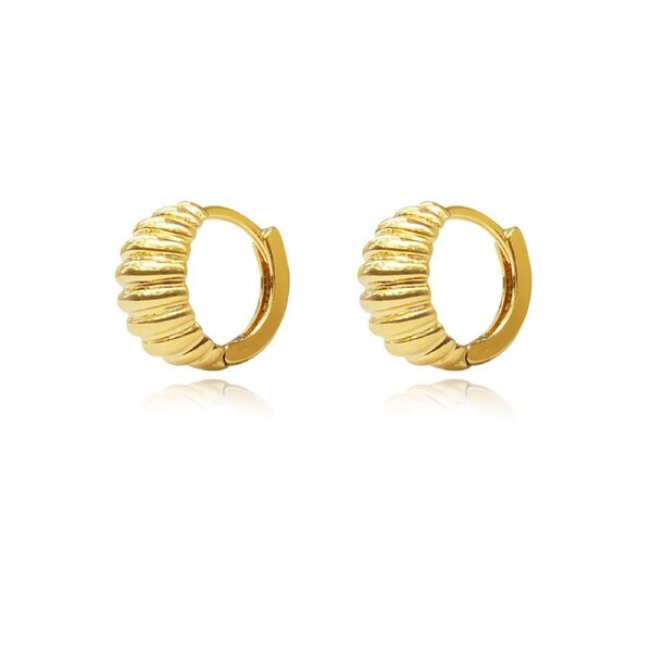 Culturesse Cass 12mm Dainty Croissant Huggie Earrings Fashion 18K Gold Plating