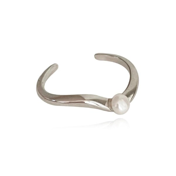 Culturesse Flo Single Cuff Earring Sterling Silver Rice-Shaped Freshwater Pearl