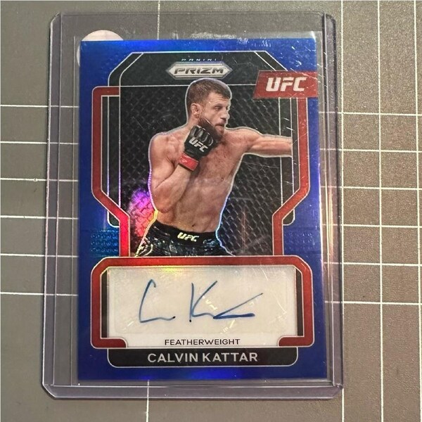 2022 Panini Prizm UFC - CALVIN KATTAR BLUE REFRACTOR AUTO 36/49 #SG-CKT (o516)