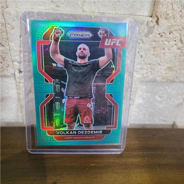 2022 Panini Prizm UFC VOLKAN OEZDEMIR Teal Prizm 25/49 #184 (UFCB292)
