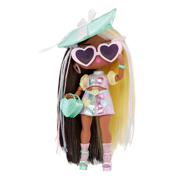 L.O.L. Surprise! Tweens Series 4 Fashion/Dressup Kids Doll Darcy Blush 16.5cm 4+