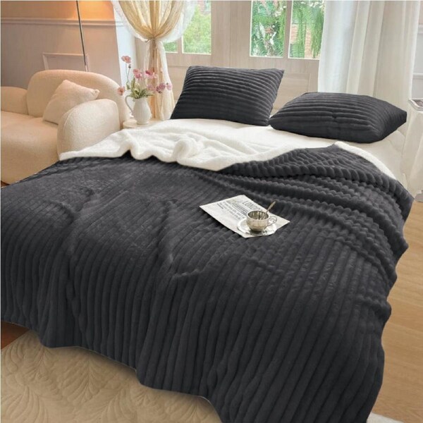 Stripe Flannel Sherpa Blanket/Comforter Set Queen / Charcoal
