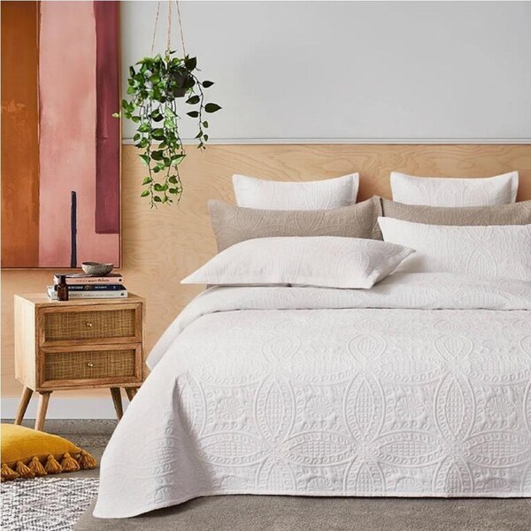 Gioia Casa Lisbon Coverlet Set White Queen