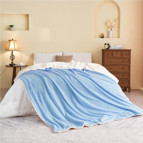 LINENOVA Sherpa Flannelette Fleece Single Blanket Soft Warm Blanket - Light Blue