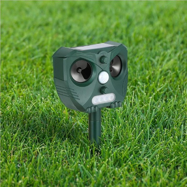 Gardeon Snake Repeller Solar Ultrasonic Bird Repeller Motion Sensor Pets Rat