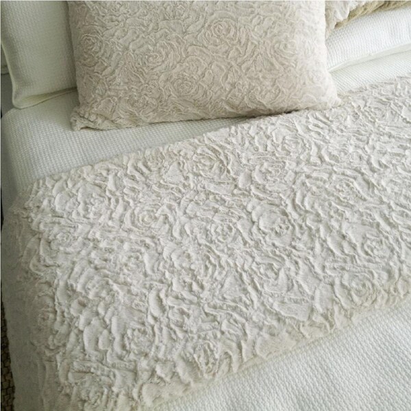 Angads Cozy Rose Throw in Ivory Colour 160x160cm