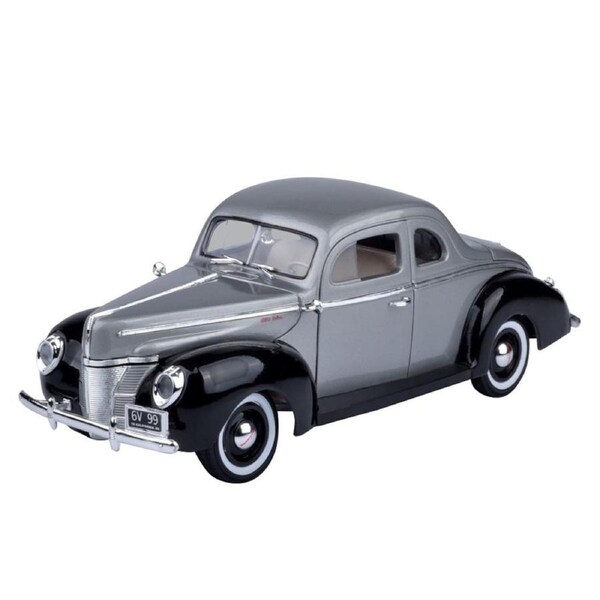 Motormax 1:18 Scale 1940 Ford Deluxe Timeless Classics Model Car