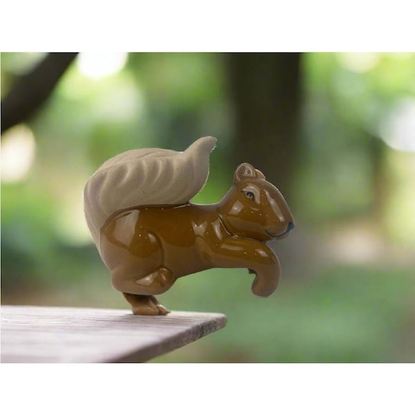 Squirrel Pot Planter Sitter