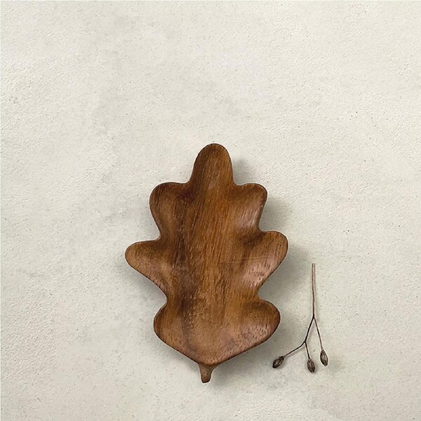 Flat Leaf Dish - Large Oak - East of India