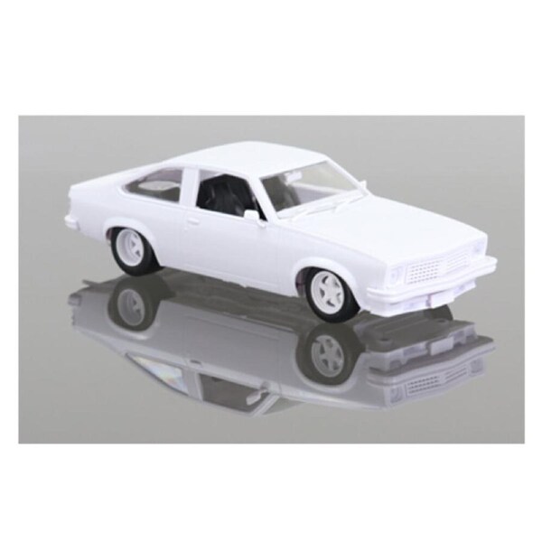 DDA 1:24 Scale LX SS Torana Slammed With 308 Engine Model Car Plastic Kit
