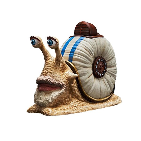 One Piece (Netflix) Transponder Snail Den Den Mushi Monkey D Garp Figure