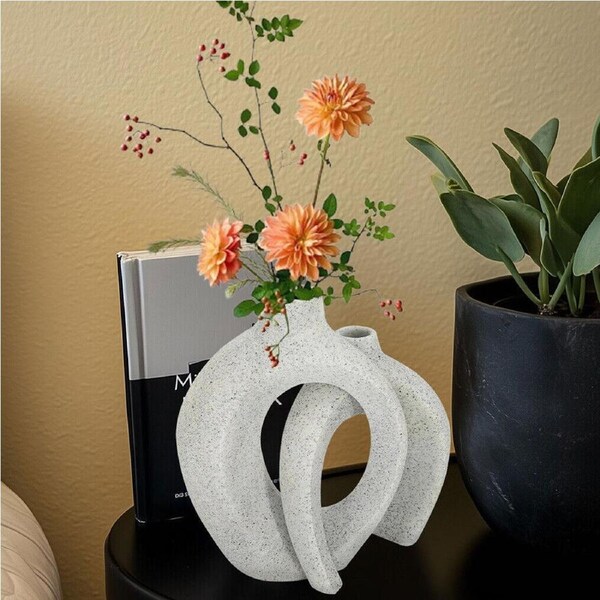 P&P 2pcs Minimalist Design Sculptured Cut-out Vases for Displaying Flowers Art Decor