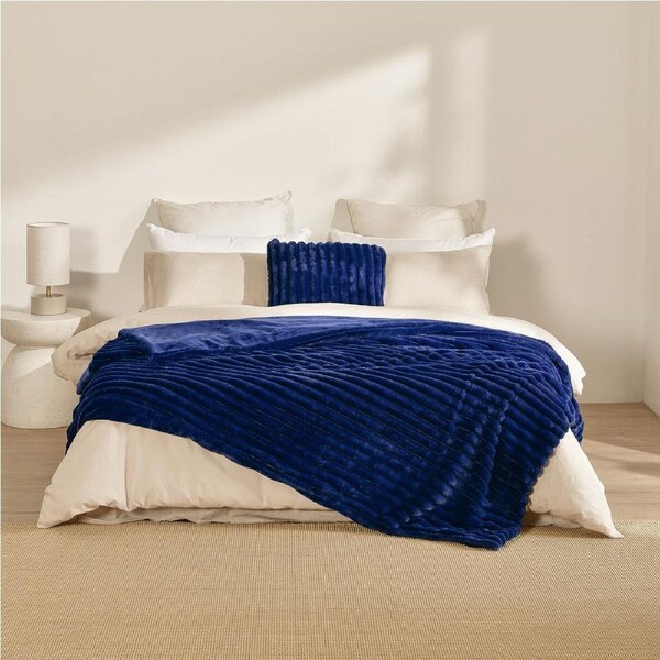 Dreamaker Chunky Embossed Fleece Throw Blanket Midnight Blue - 180 x 200cm