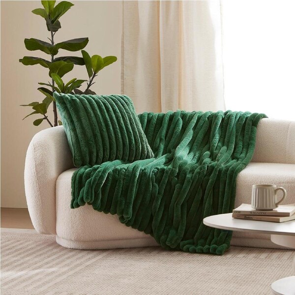 Dreamaker Chunky Embossed Fleece Throw Blanket Emerald Green - 130 x 170cm