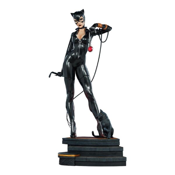 DC Comics 21" Catwoman Premium Format Statue Action Figure