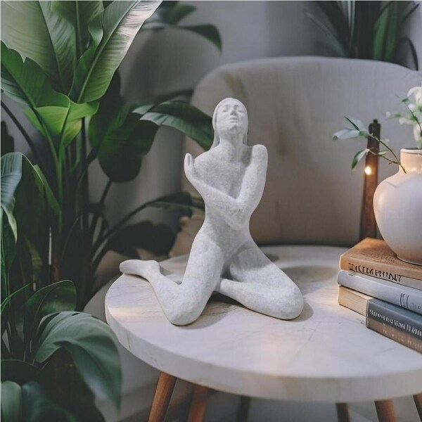 Willow & Silk Lady Statue w/Folded Arms Home Decor/Ornament 19x15x22.5cm