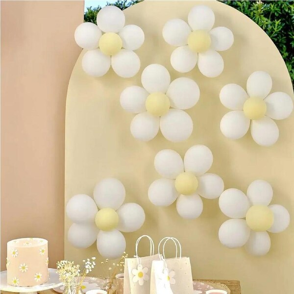 10-inch Daisy Latex Balloon Decorations 7pk