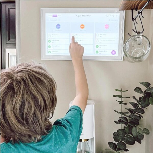 Skylight 15" Smart Family Calendar (White)