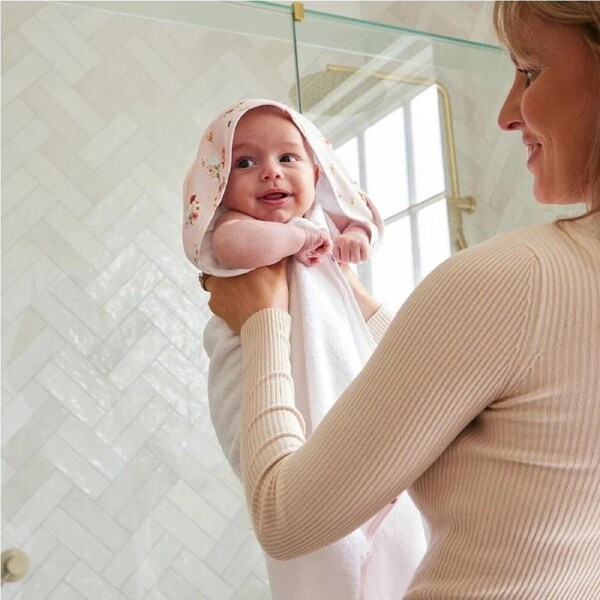 Jiggle & Giggle Toddler Waddling Around Bath Hooded Towel Absorbent White