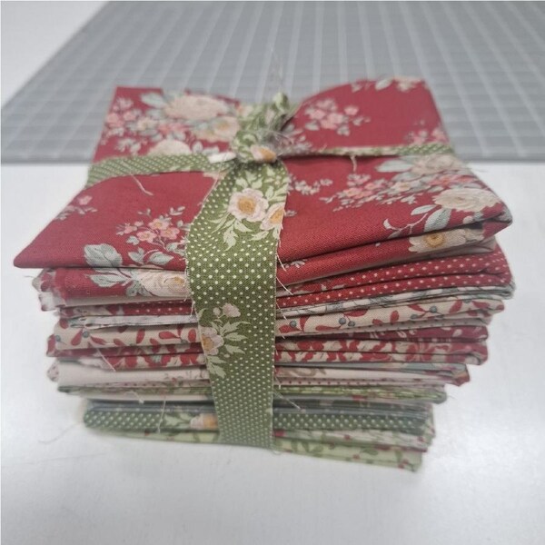 Patchwork Quilting Fabric Merry Little Christmas Fat Quarter 20 Pack