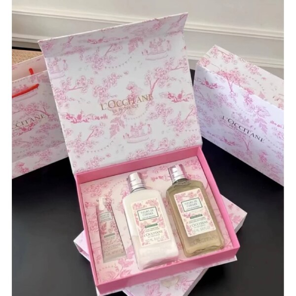 L'Occitane en Provence Green Raisins Love Sakura three piece gift box