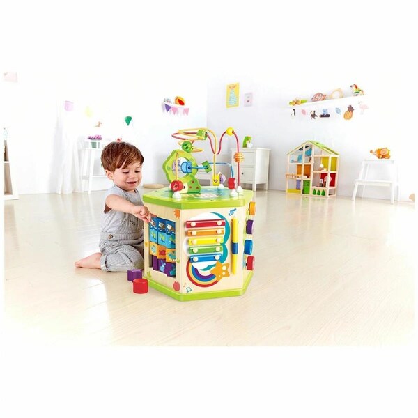 Activity cube with seven interactive play features