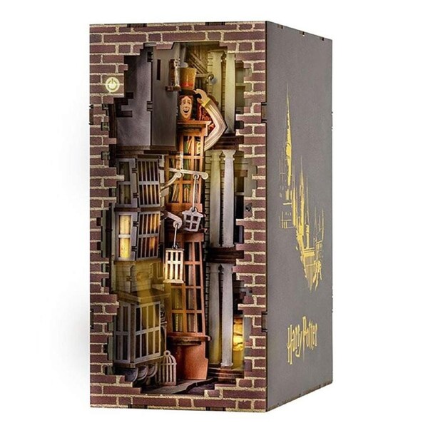 Harry Potter - Diagon Alley 1:24 Scale Book Nook Model Kit