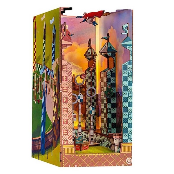 Harry Potter - Hogwarts Quidditch Field 1:24 Scale Book Nook Model Kit