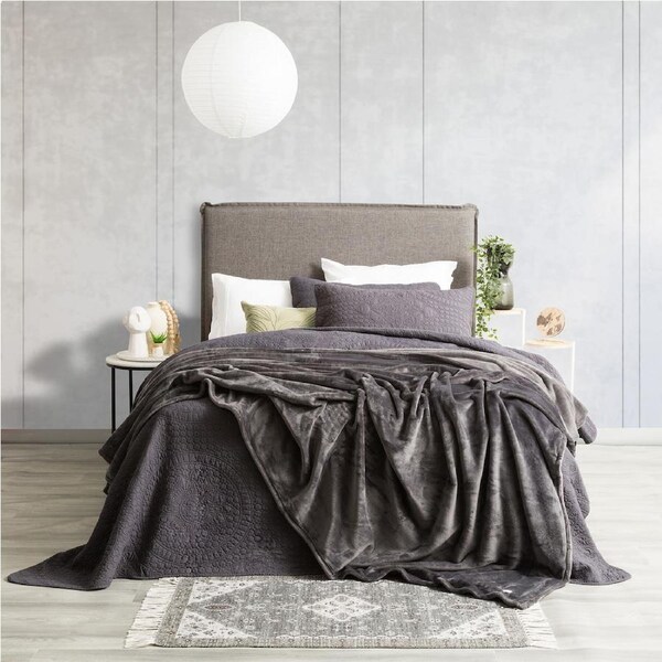 Renee Taylor Plush Blanket/Duvet 380GSM Ultra Soft Velvet Graphite Queen