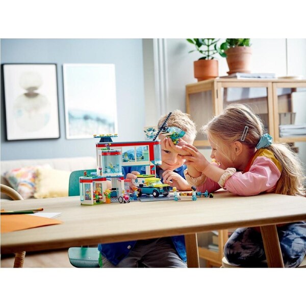 LEGO CITY: Hospital (60330) - Retired