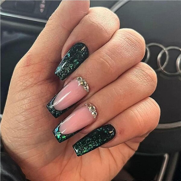 Press On Coffin Nails with Green Rhinestones Glitter, Medium Long Reusable Acrylic False Nails for Women