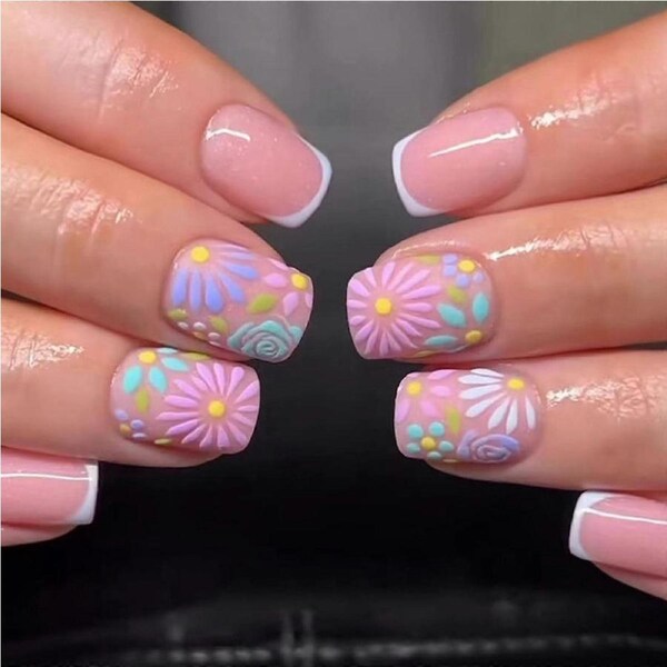Short Square French Press On Nails Black Wavy Flower False Nails 24pcs Reusable Adhesive Tabs