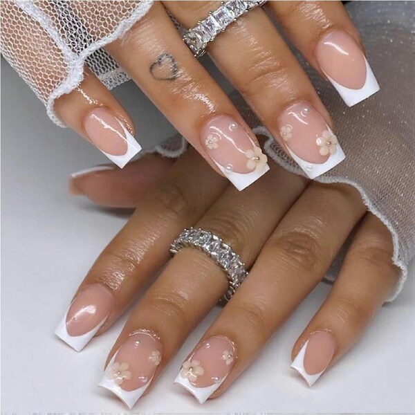 24pcs Short Square Nude Press On Nails with French Tips and Glossy Flower Design for Women