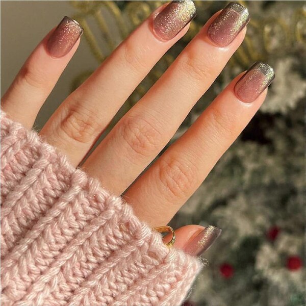 Short Press On Nails with Glue, 24pcs French Heart Fake Nails, Reusable Acrylic False Nail Tips