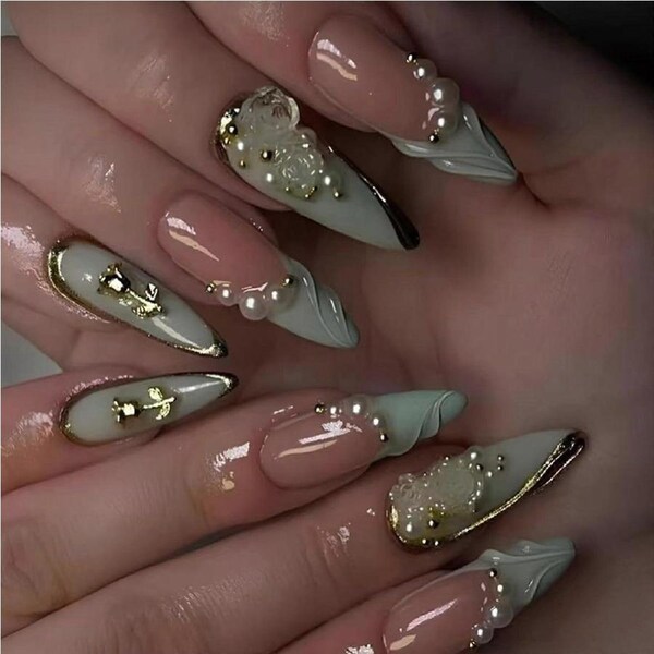 Long Stiletto Press on Nails Green Glossy Fake Nails with Glue 3D Gold Rose Almond Nail Art 24pcs