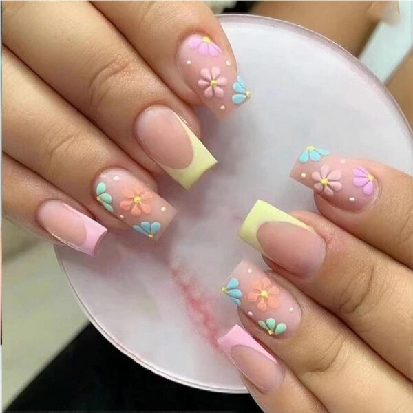 Medium Square Press On Nails with Cute Floral Design, Glossy Full Cover Fake Nails Set 24pcs
