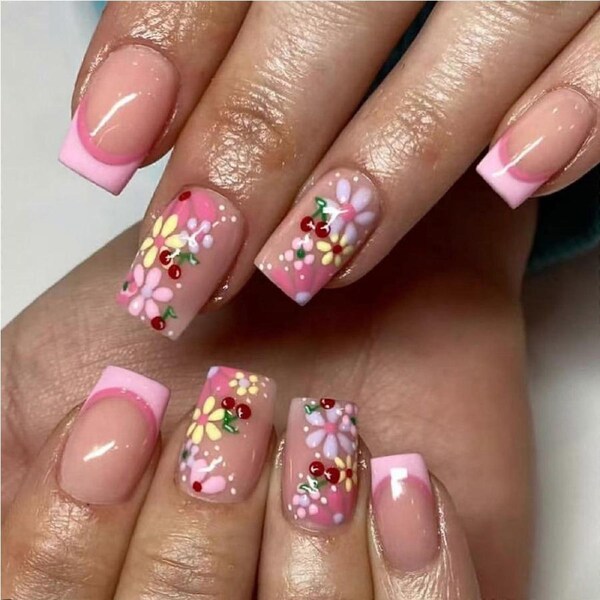Short Square Press On Nails Daisy Flower Pink French Tip Fake Nails Long Lasting 24pcs