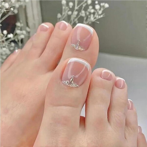 Short French Press On Toenails with Rhinestone Design, Square Full Cover Glue On False Toe Nails 24Pcs