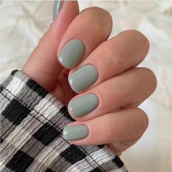 Square Light Green Press On Nails 24pcs Fake Acrylic Nail Tips for Women Reusable Full Cover