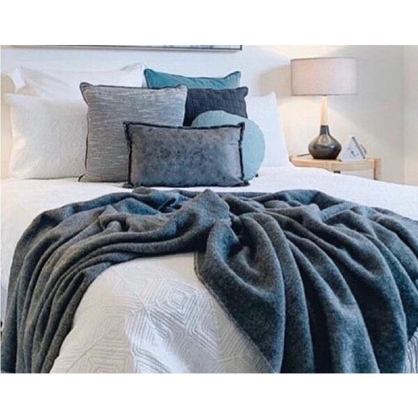 Chiswick Throw Blanket - 140x200cm Cashmere & Merino Wool Blend - Charcoal