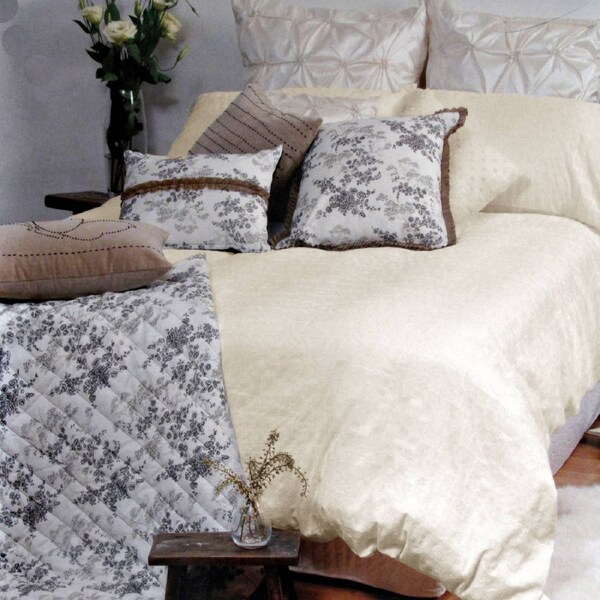 Canterbury Tarlo Cream Quilt Cover Set Queen - Seersucker Jacquard Design