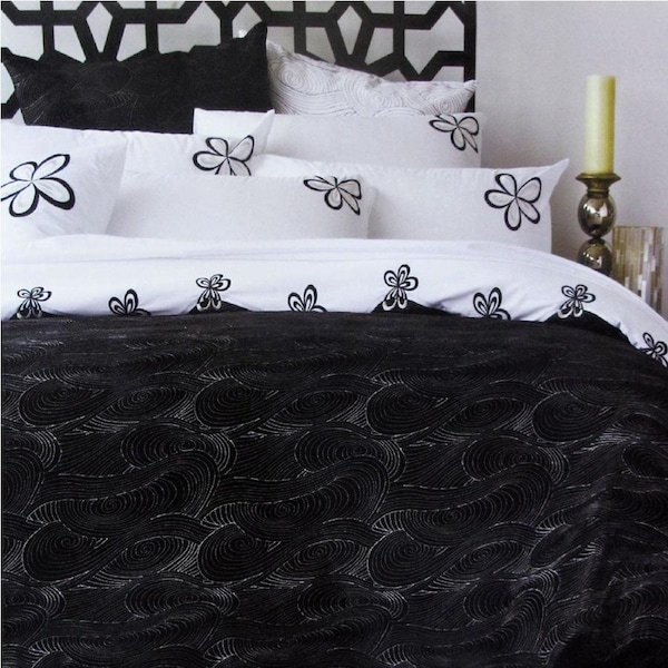 Accessorize Hypnotic Black Embroidered Quilt Cover Set Queen - Wavy Pattern, Soft Polyester Cotton